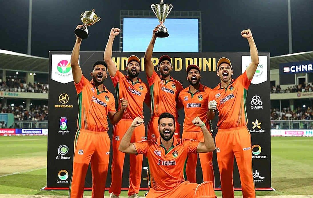 ৫৭৩ উইকেট আর একটা ভেজা পিচ: জেবেরহায় লিয়নকে বসিয়ে অস্ট্রেলিয়া আসলে কী বলতে চাইল